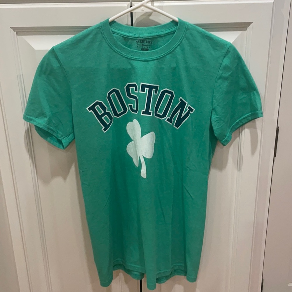 Boston Celtics shorts sleeve Tshirt small